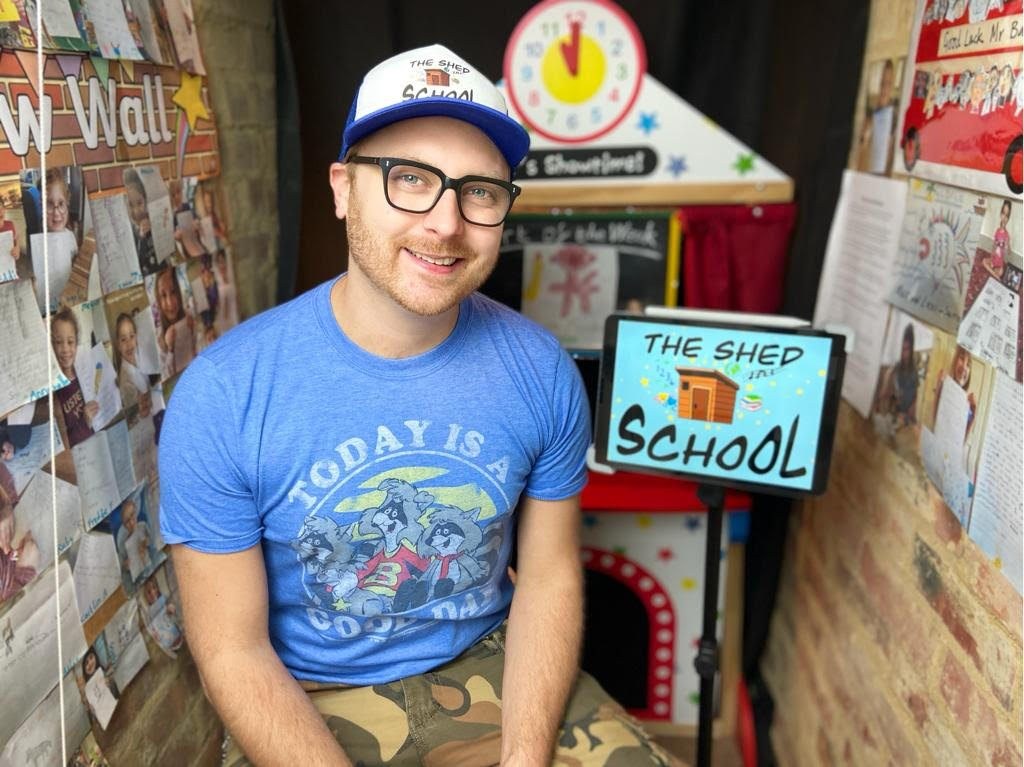 Teacher creates free virtual school in his shed to help kids during the pandemic