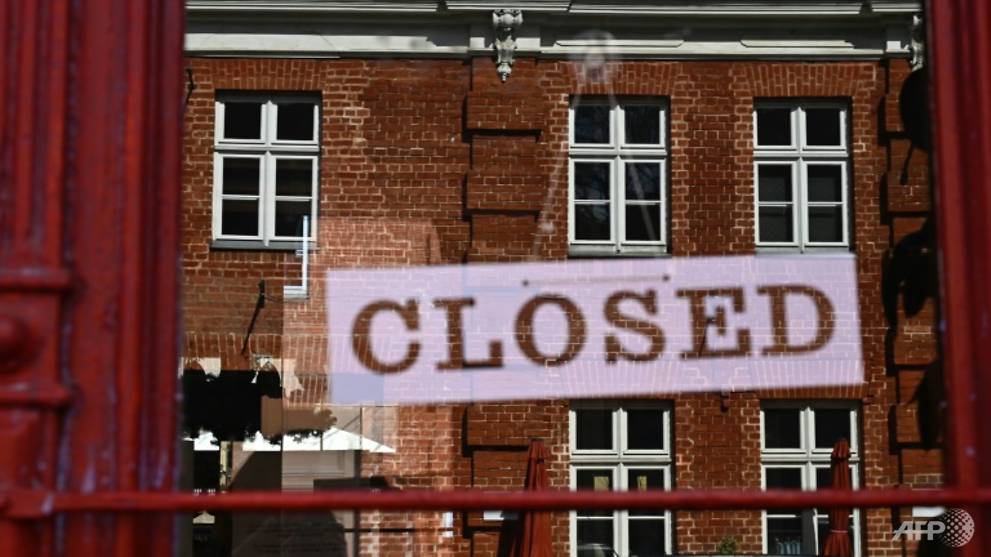 Commentary: When should countries lift their COVID-19 lockdowns?