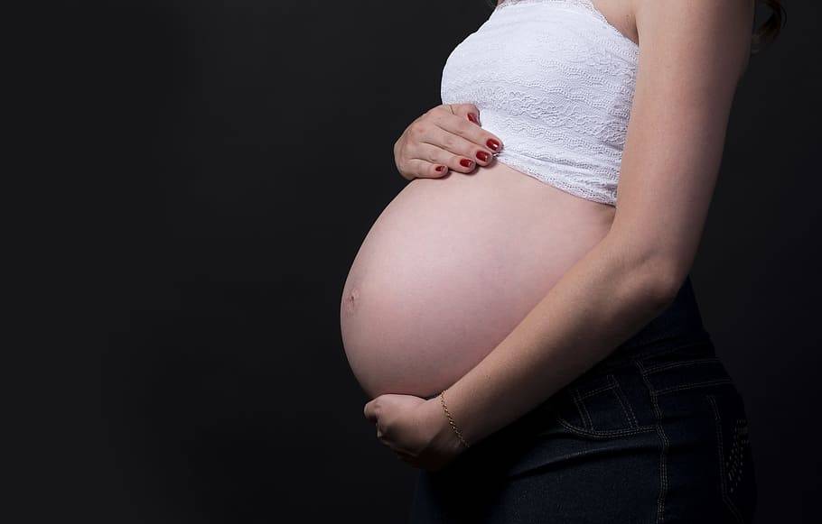 剖腹生产Baby出生16小时感染新冠肺炎！医爆病毒或在母体传播！
