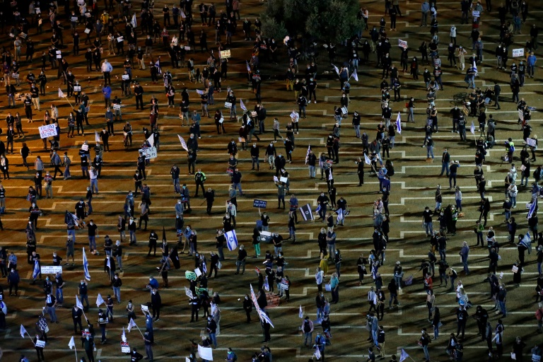 Thousands of Israelis demonstrate to 'let democracy win'