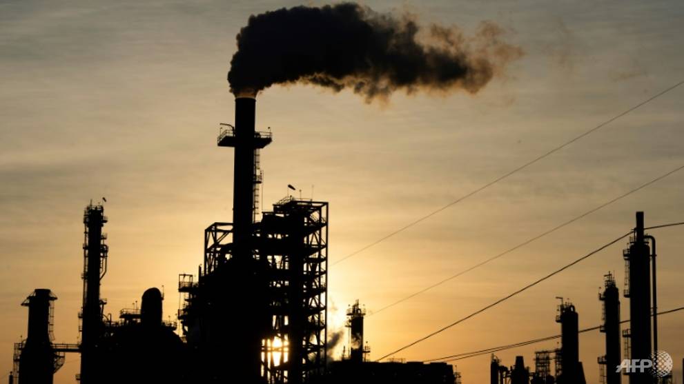 Trump orders plan to fund US oil companies
