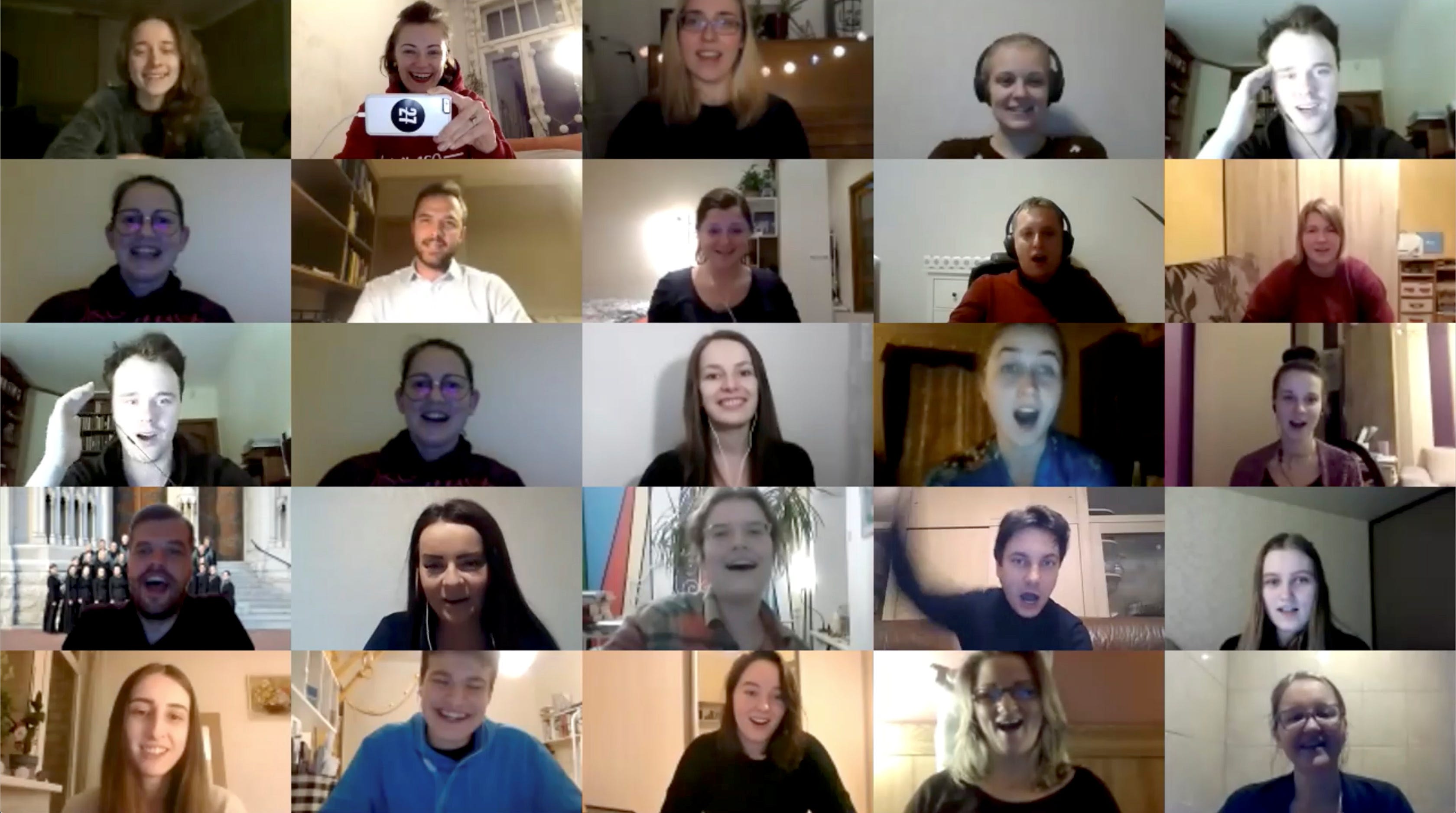 Afraid of the person in the middle of your Zoom call? You’re not alone. Researchers say large faces in video meetings can trigger a ‘fight or flight’ response.