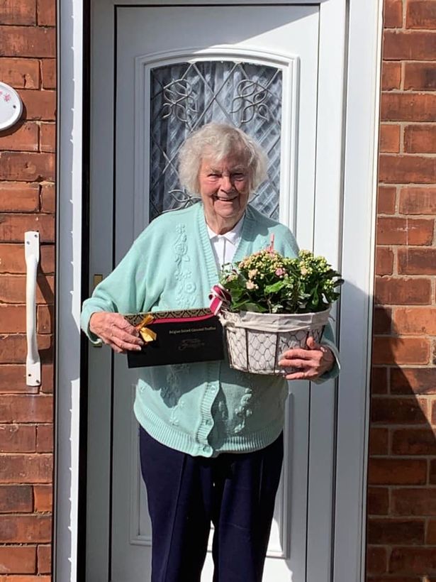 Food delivery driver 'treated like an animal' says old lady's wave stopped him quitting