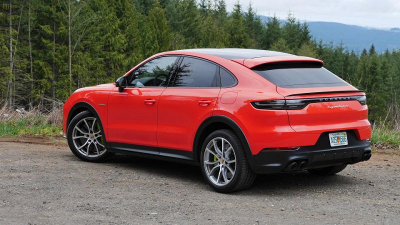 2020 Porsche Cayenne Coupe Turbo S E-Hybrid Performance & Exhaust Test