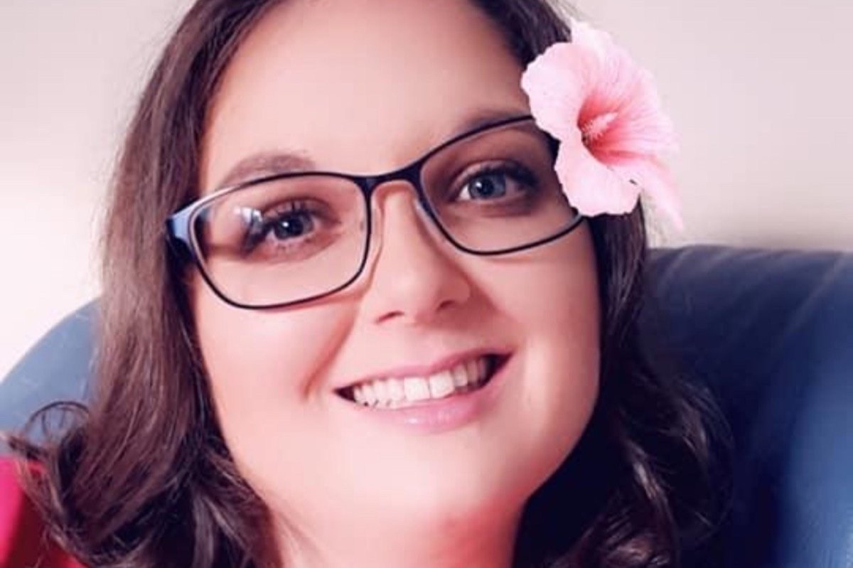 Prison officer dies after she contracted coronavirus