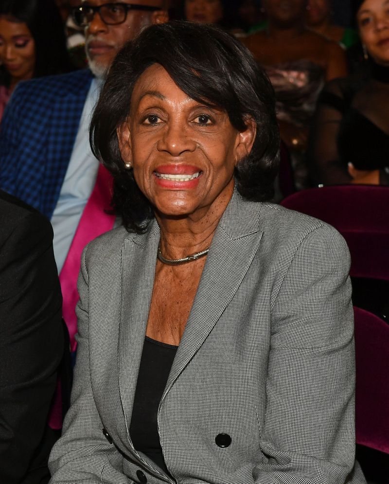 Maxine waters reveals her sister is dying of the coronavirus