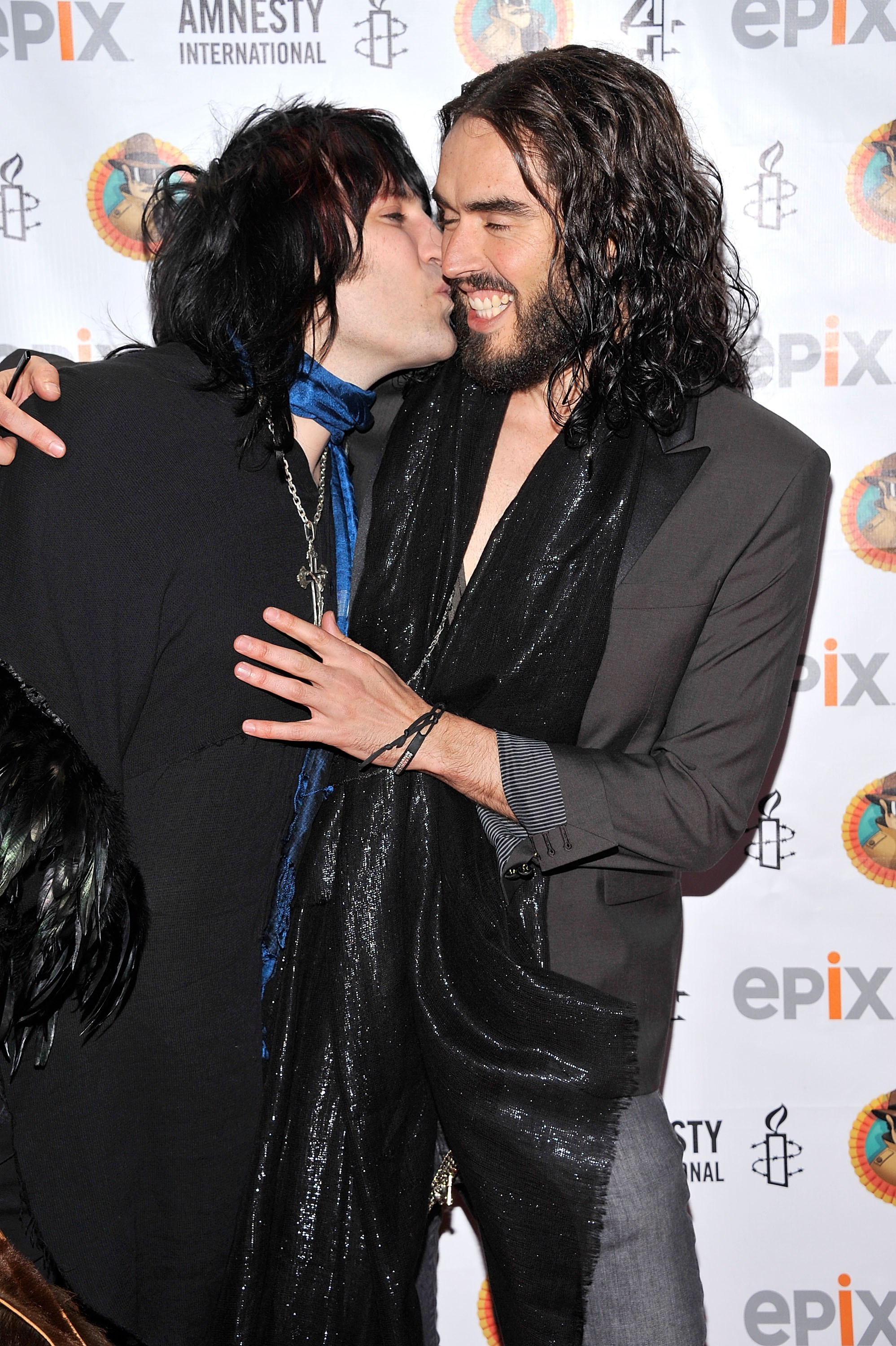 Noel Fielding spends coronavirus lockdown meditating with Russell Brand – but can’t take it seriously