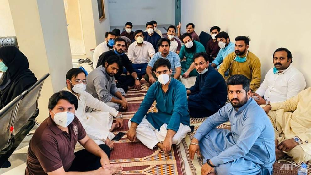 Pakistani doctors launch hunger strike over COVID-19 protection fears