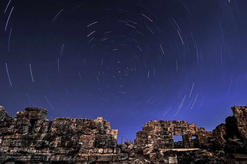 When will the Lyrid meteor shower peak this week and will it be visible tonight?