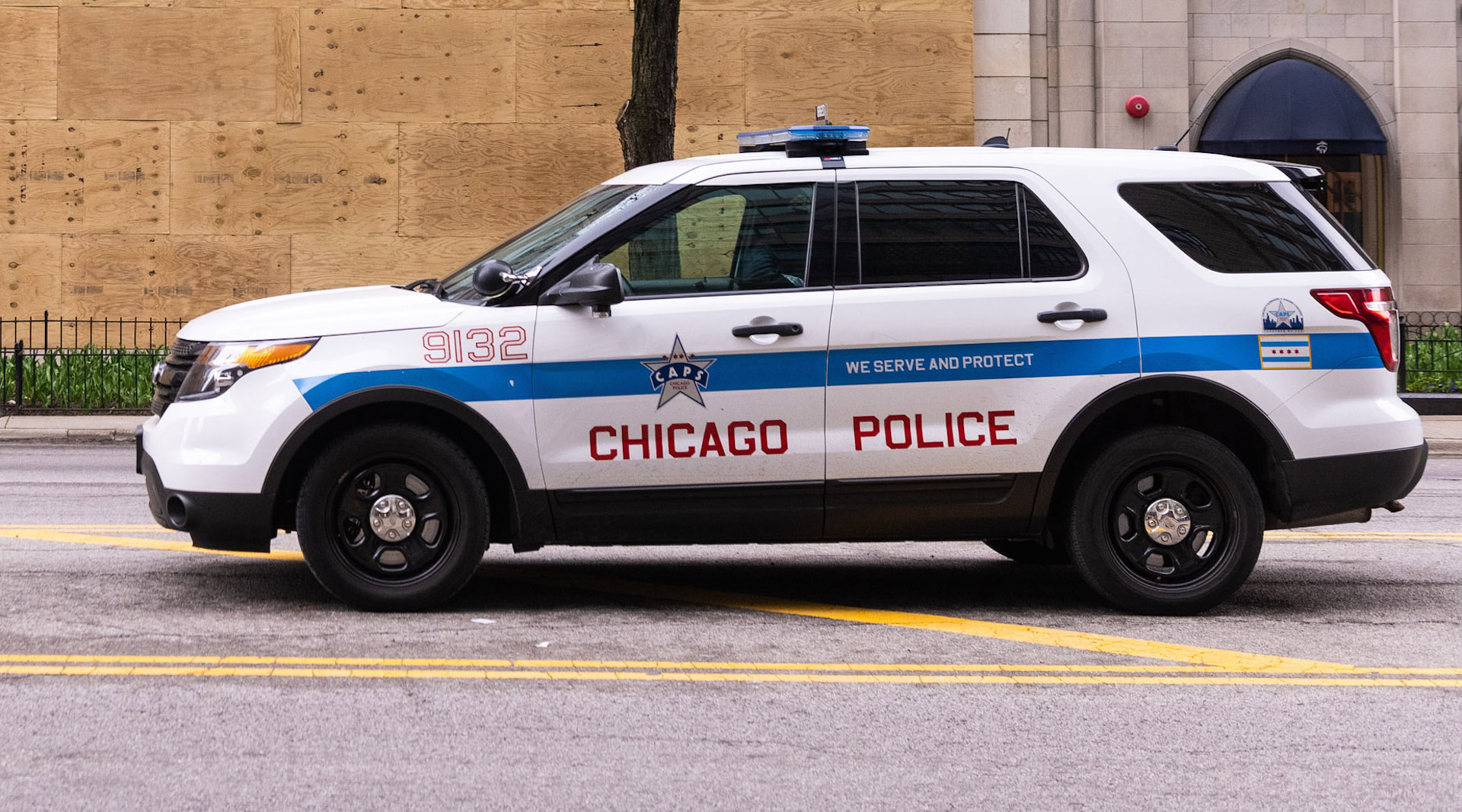 Massive Crowd Ignores Social Distancing Guidelines to Attend House Party in Chicago