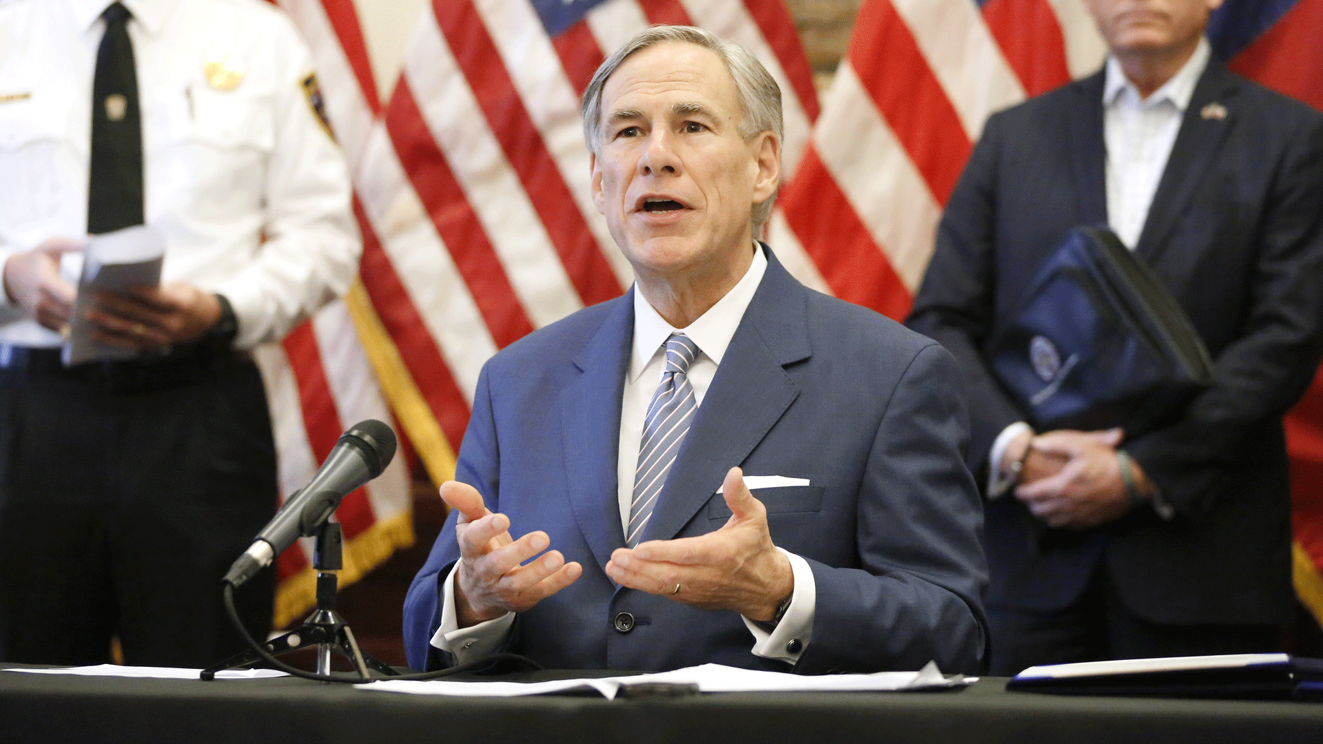 Texas Governor to Reopen Malls, Restaurants, and Movie Theaters With Limited Capacity