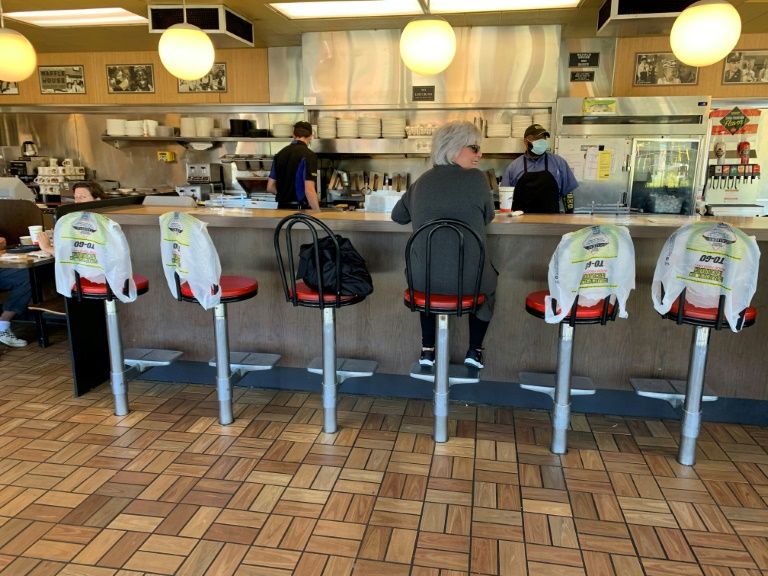 Diners cautiously venture back into Georgia's restaurants