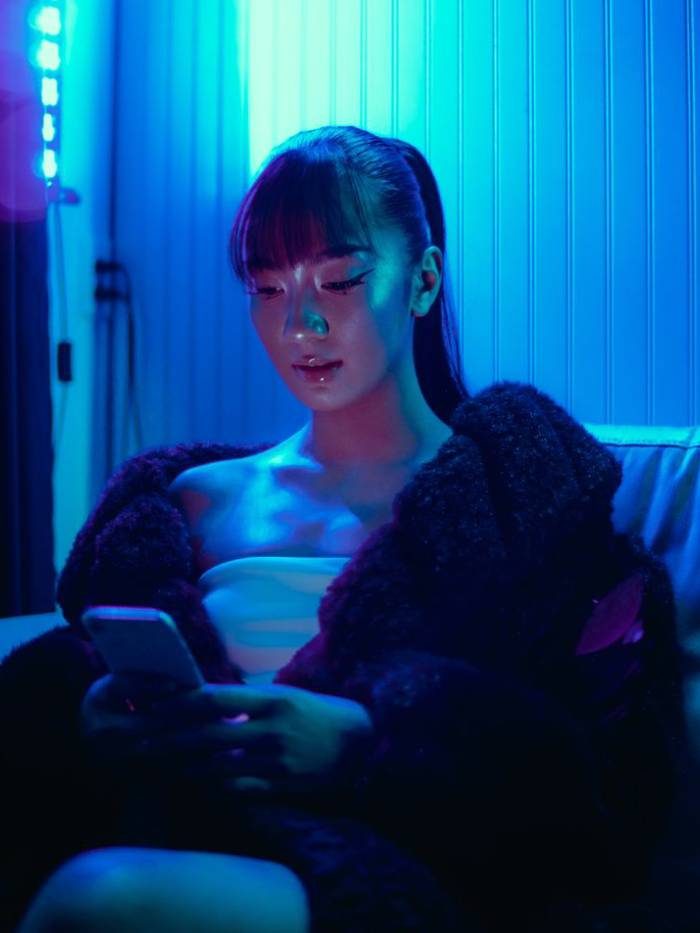 Staring At Your Phone Could Be Messing With Your Skin
