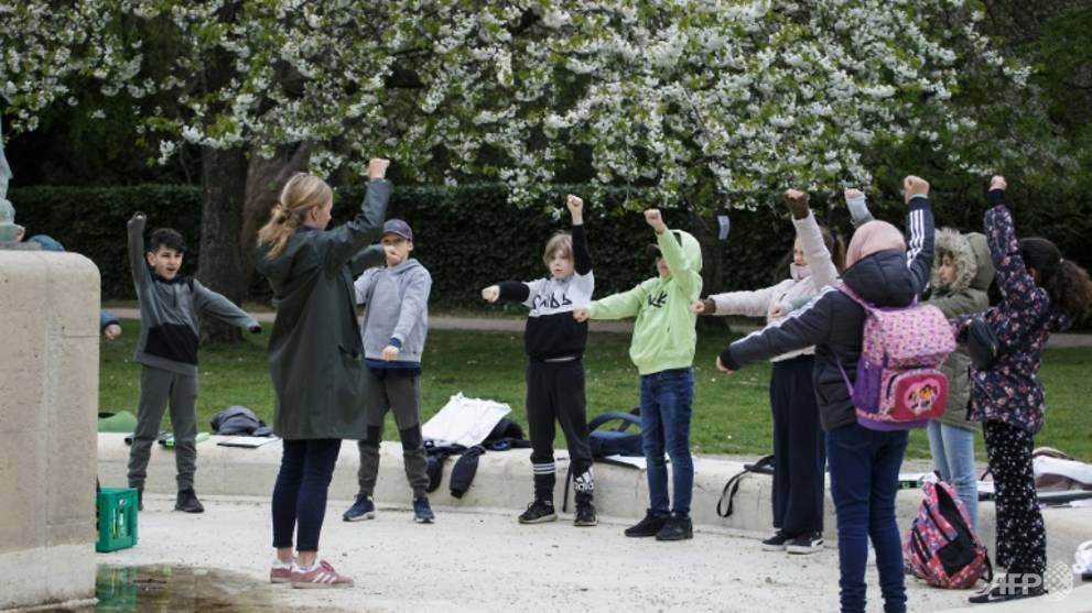 Open-air classes for Denmark's students amid COVID-19