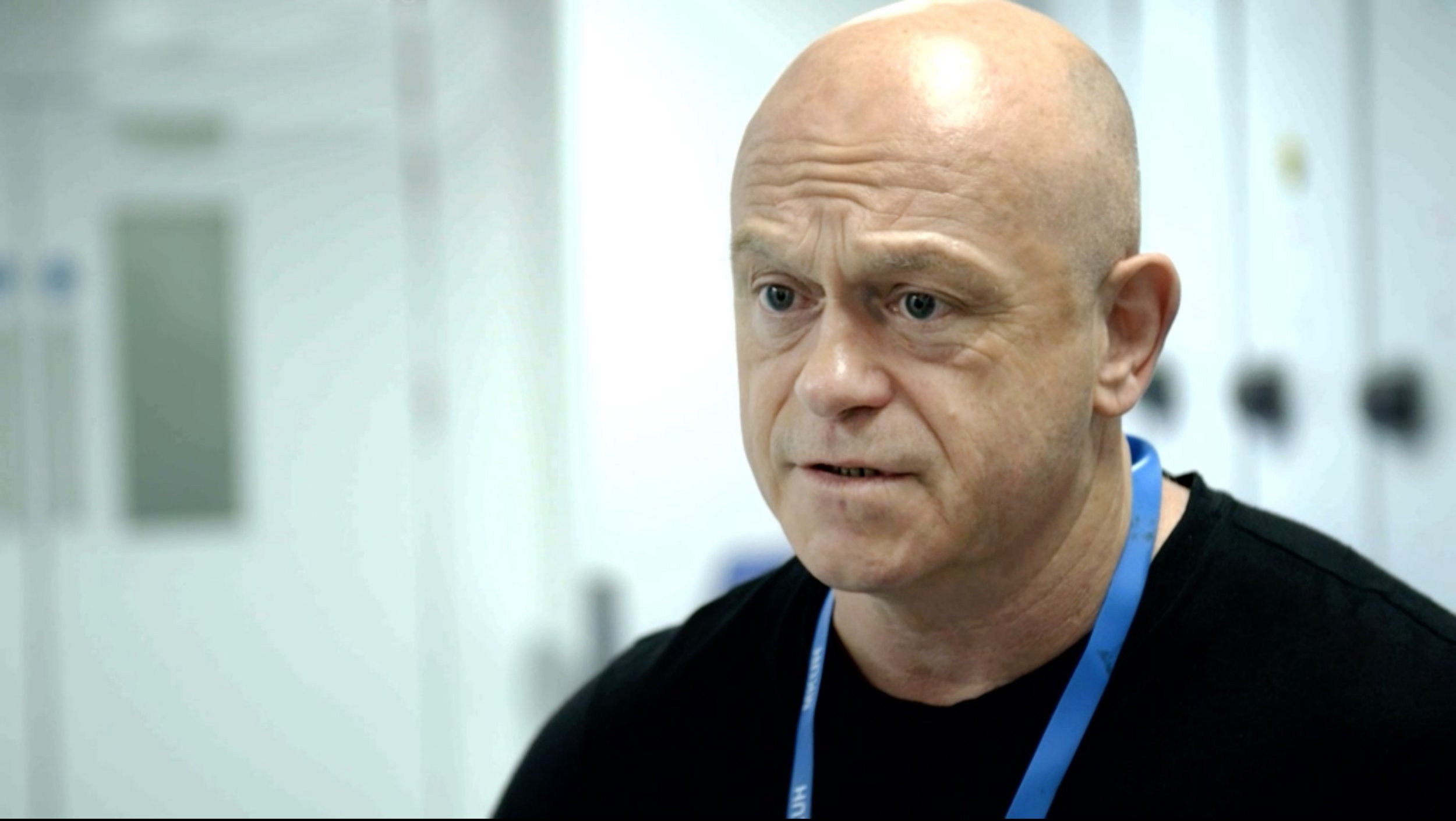 Ross Kemp shares harsh reality of NHS frontline after man dies of coronavirus while filming for documentary