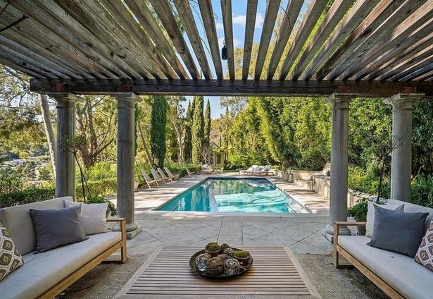 Meghan Markle and Prince Harry 'eyeing up' £10m LA mansion with 'granny annexe'