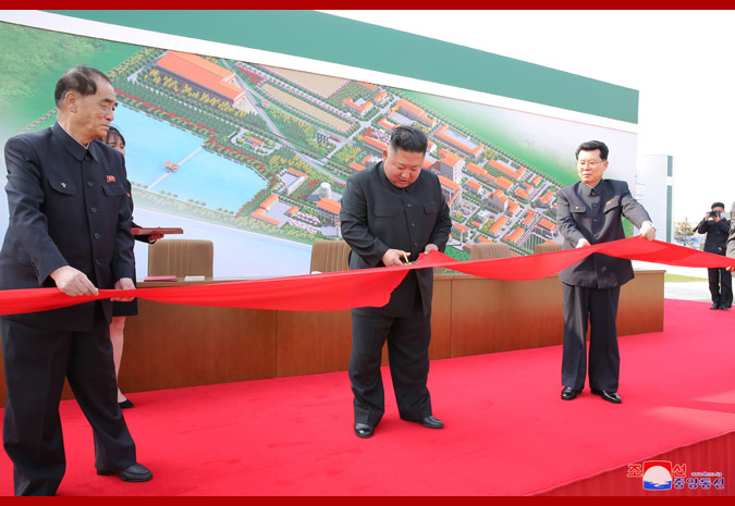 Kim Jong Un: North Korean officials planned last minute public appearance to parade body double to the world?