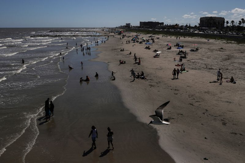Warm weather draws crowds in some cities as parts of U.S. Start easing coronavirus lockdowns