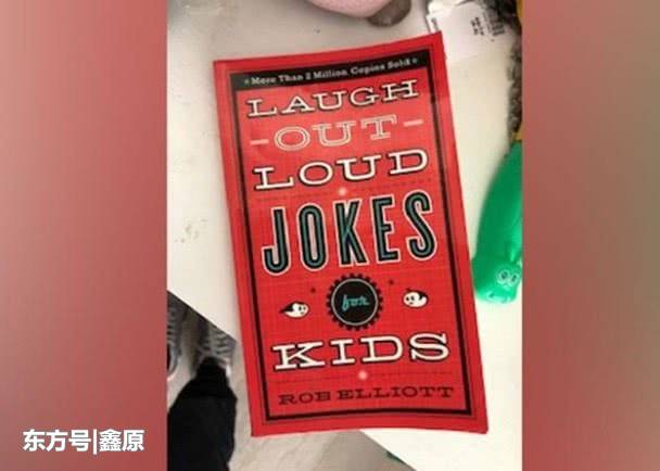 加拿大6岁男童开笑话摊位为民众免费送欢笑，引网友追捧！