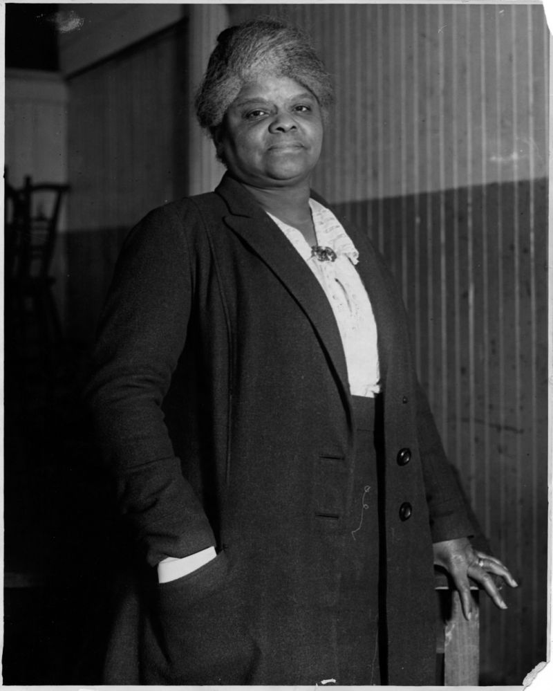 IDA b. Wells awarded posthumous pulitzer prize for lynching investigations