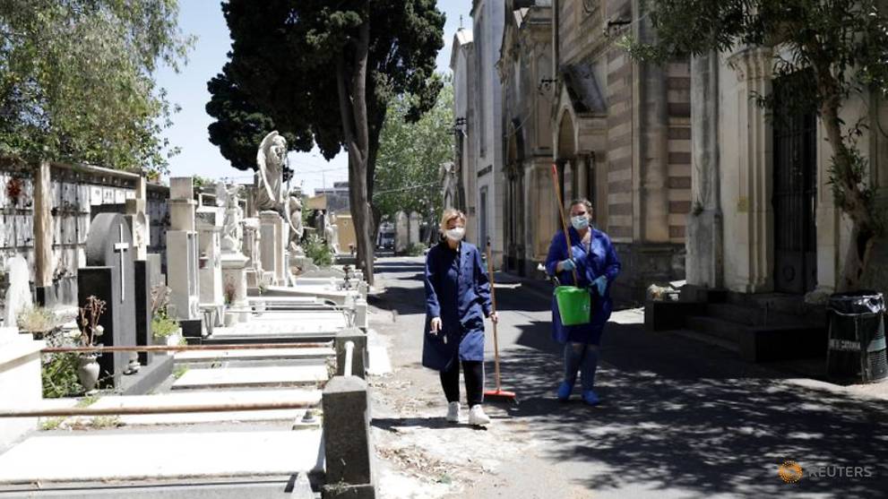 Italy's daily COVID-19 death toll rises, but fewer new cases