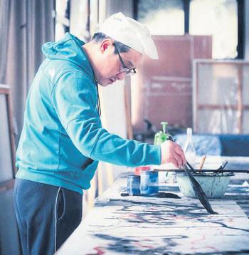外媒：疫情改变生活 有旅法华人认为“停”好