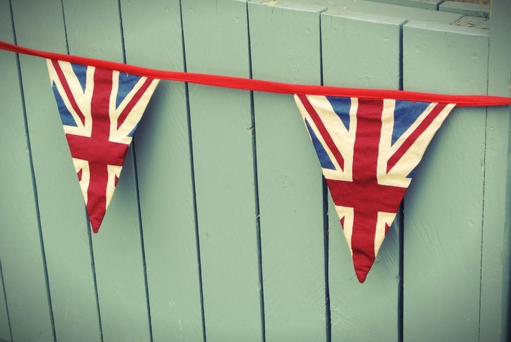 How to make homemade VE Day decorations
