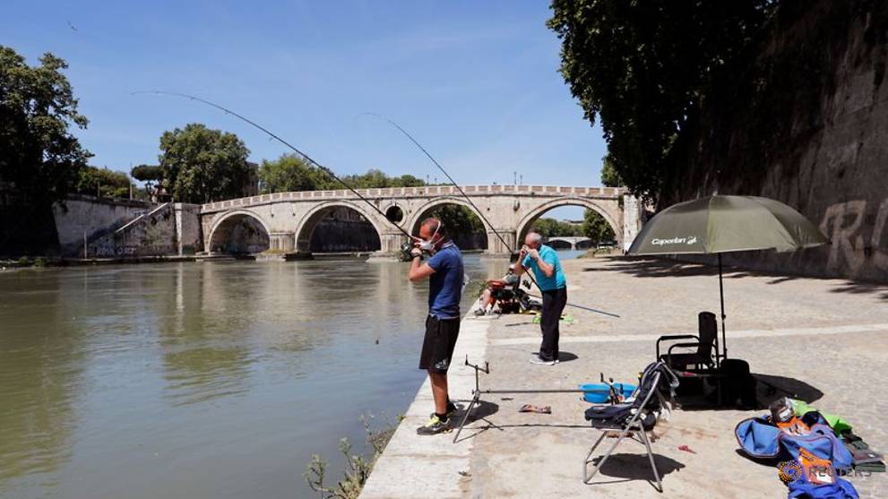 As Italy ends COVID-19 lockdown, Milan mayor rebukes crowds socialising outside
