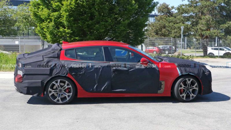 2021 Kia Stinger GT facelift spied not willing to reveal much