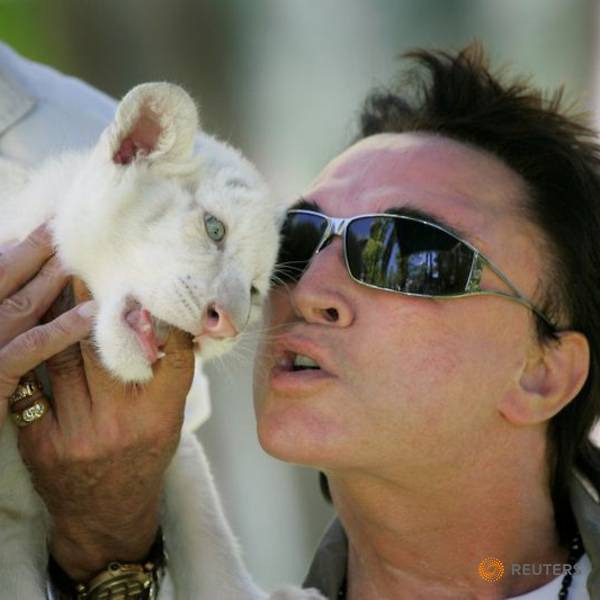 Roy Horn of Las Vegas tiger act Siegfried and Roy dies of COVID-19