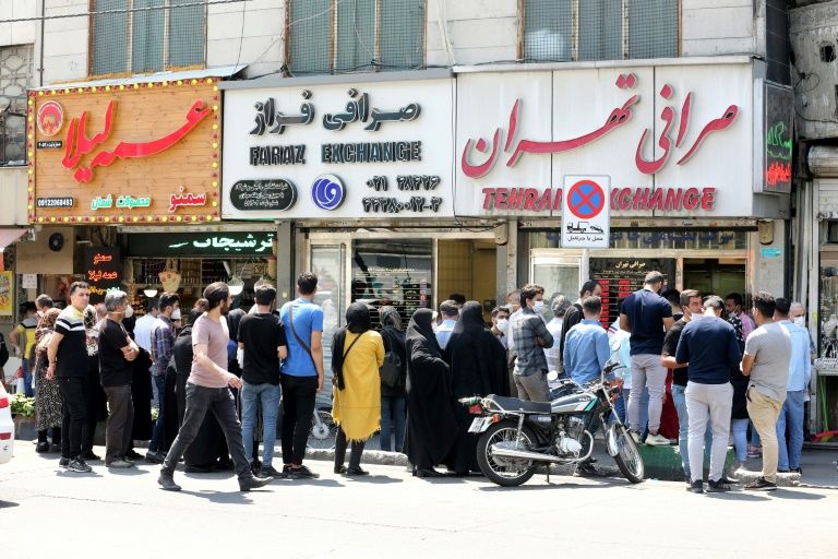 Iranians fearful as virus infections rise anew