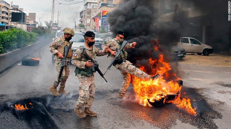 75% of Lebanon needs aid after coronavirus, and hungry protesters are back on the streets
