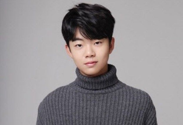 16YO Korean actor stirs controversy with drinking and smoking photos