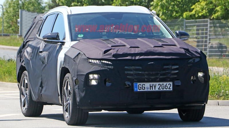 Next-gen Hyundai Tucson reveals its production lights in new spy photos