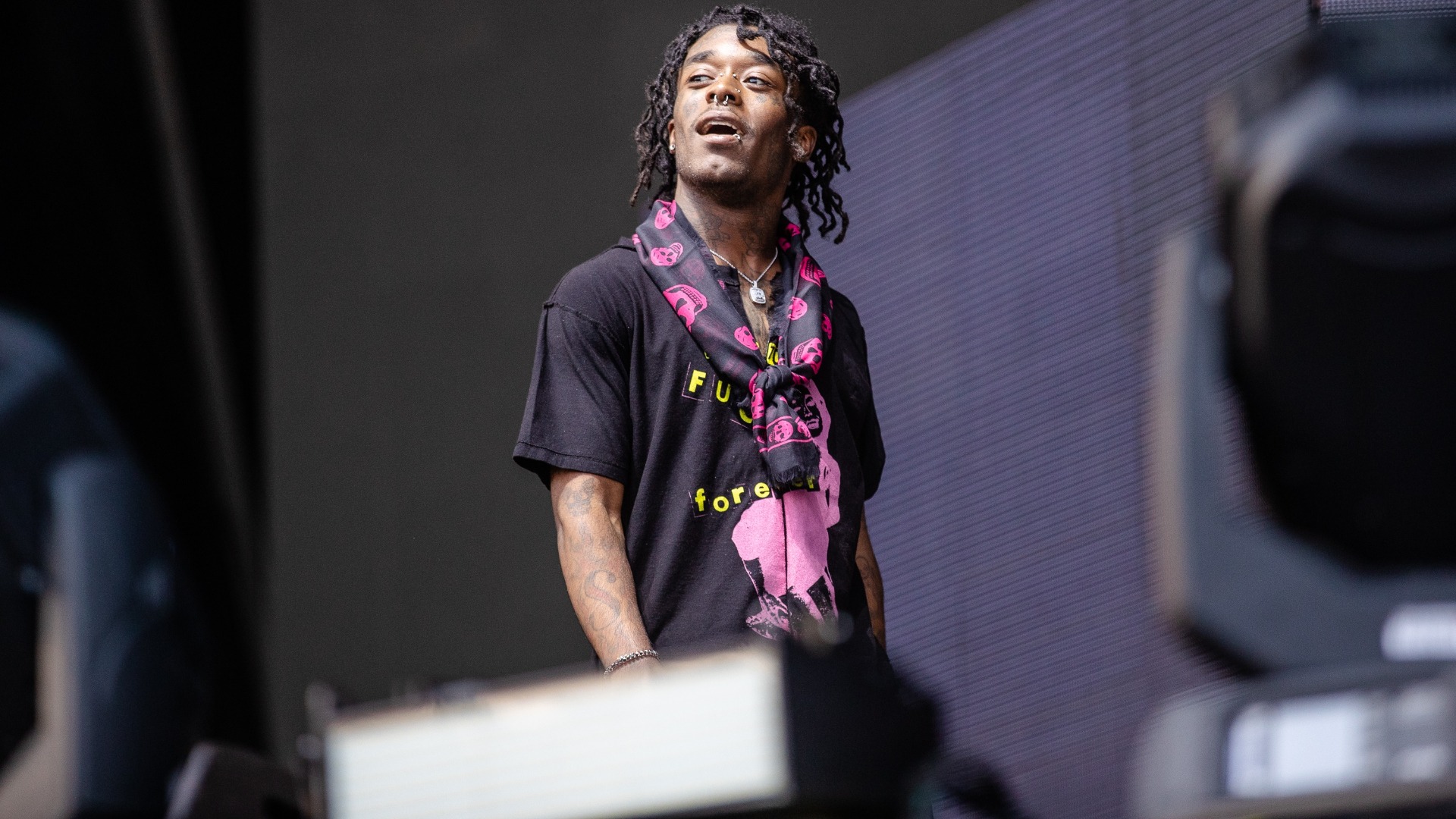 Watch Lil Uzi Vert Freestyle With a Fan at a Gas Station
