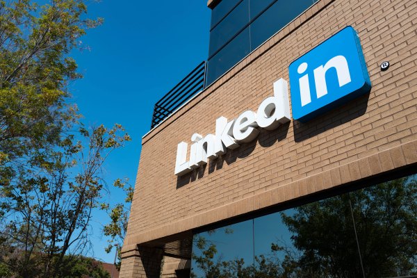 Daily Crunch: LinkedIn doubles down on virtual events