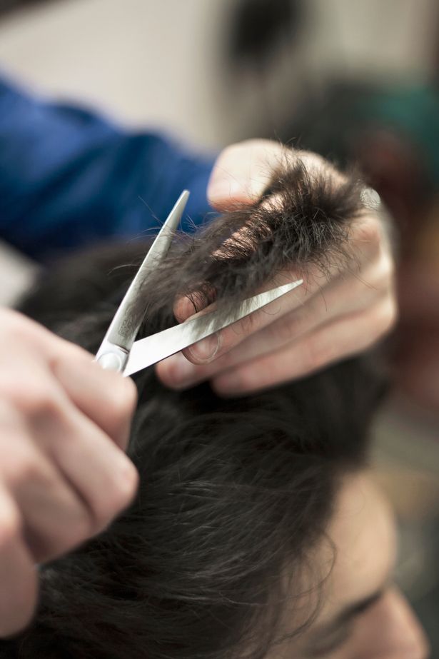 Hairdresser says he earns £300 a day in lockdown by secretly seeing clients in garden