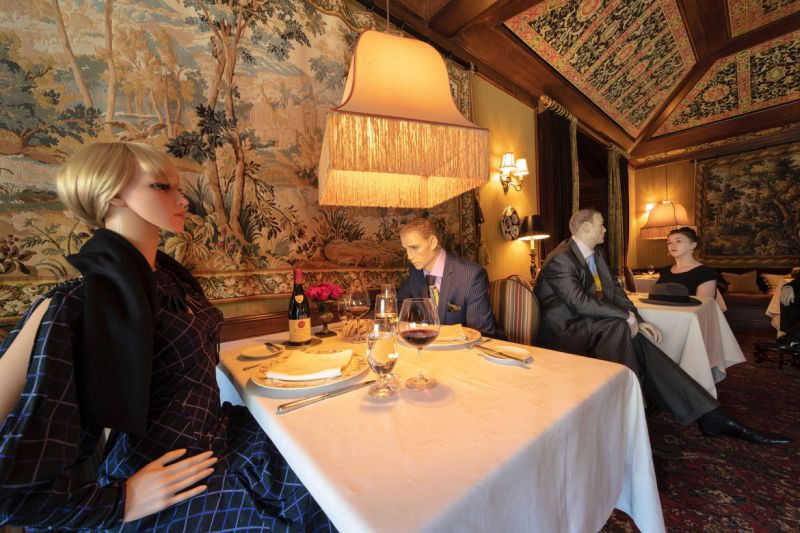 Virginia restaurant to fill empty seats with mannequins under covid-19 restrictions