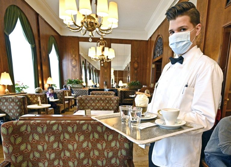 Corona-compliant cafes mark Austria reopening