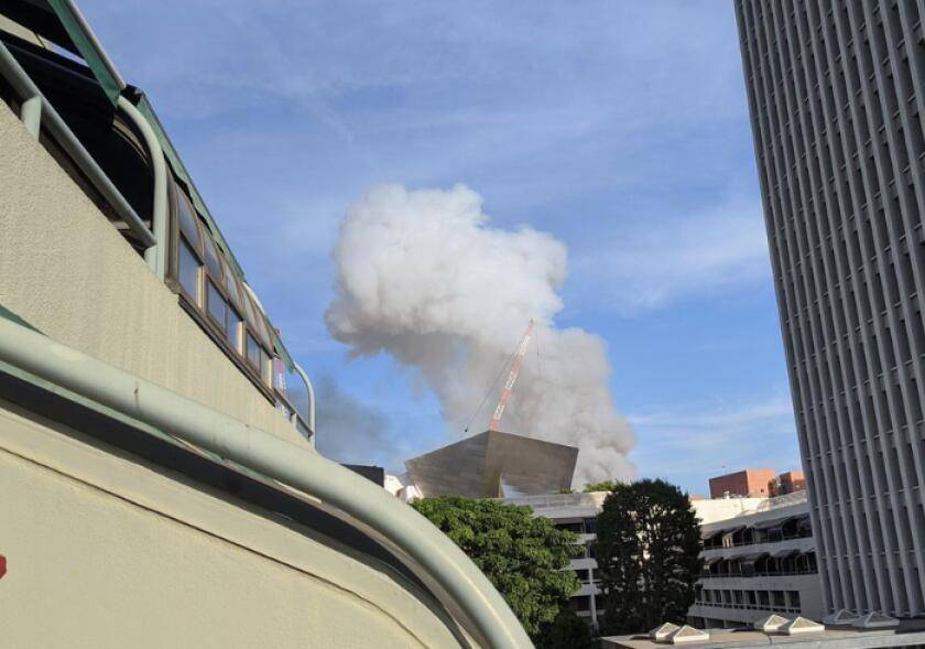 美国洛杉矶市中心突发爆炸，多处建筑物起火