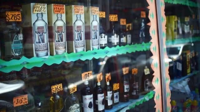疫情期间啤酒短缺，上百墨西哥人饮用假酒后死亡