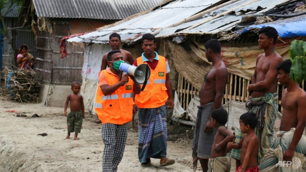 Mass evacuations for major cyclone in South Asia