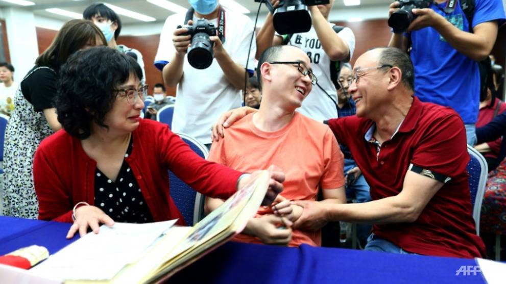 Man abducted as child in China reunited with parents after 32 years