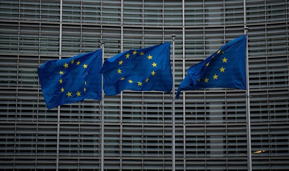 Von der Leyen accused of weak leadership – Macron and Merkel have to jump in