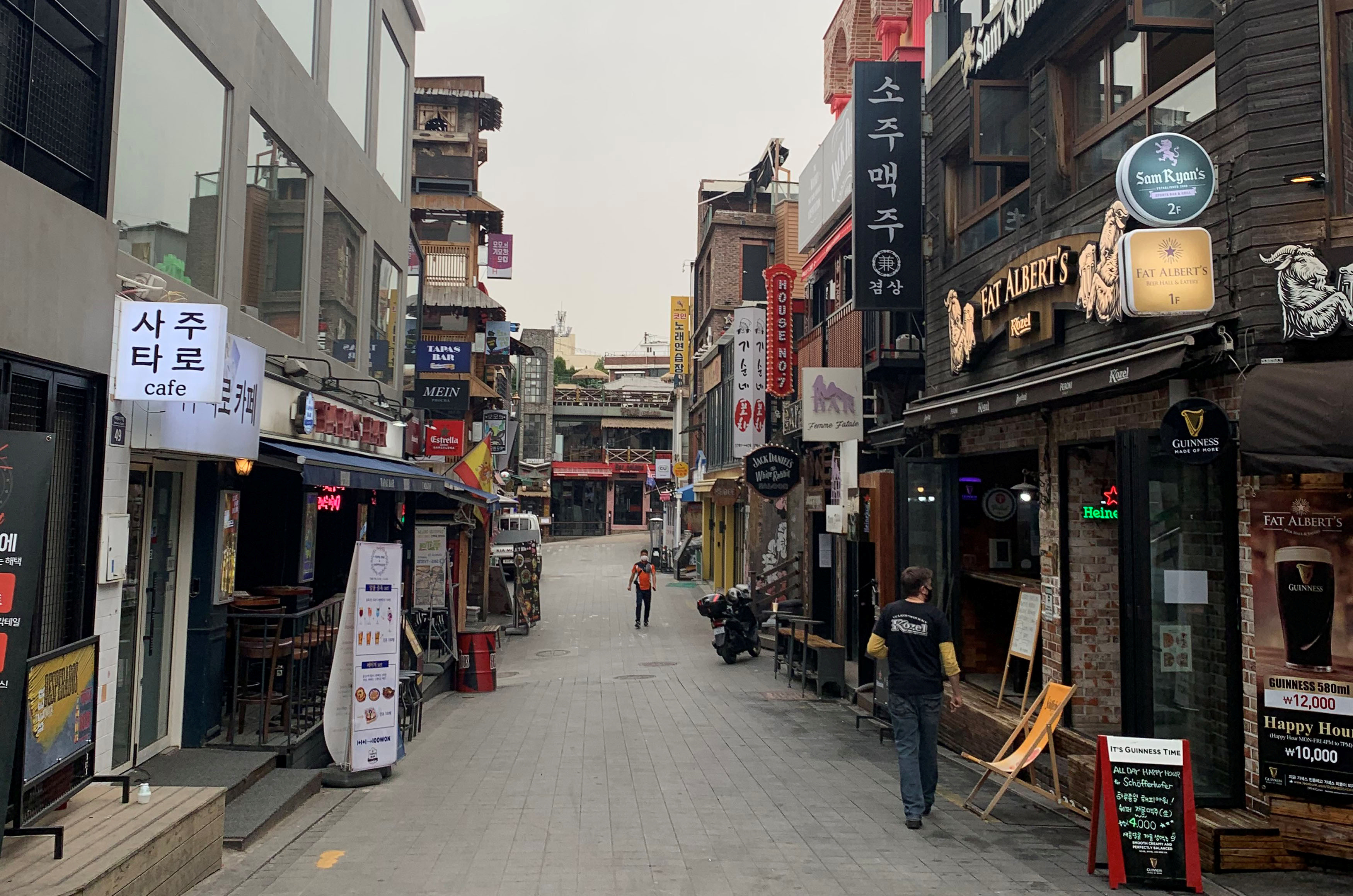 韩国“夜店集体感染”继续发酵⚡一对中国夫妇「相隔12日」坐同辆德士, 3天后不幸染新冠肺炎!