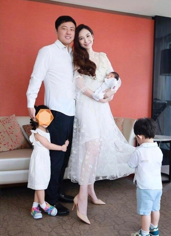 吴佩慈回应未婚夫纪晓波欠租被提告：发现后已付清
