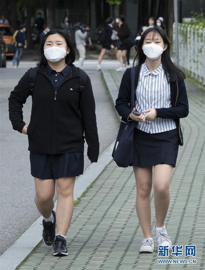 韩国高三年级学生返校复课