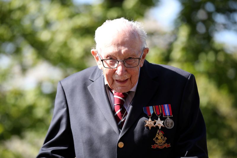 Arise sir tom: record UK fund-raiser tom moore, 100, is knighted