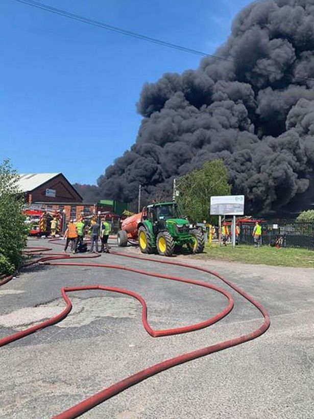 'Major incident' declared as fire rips through industrial unit