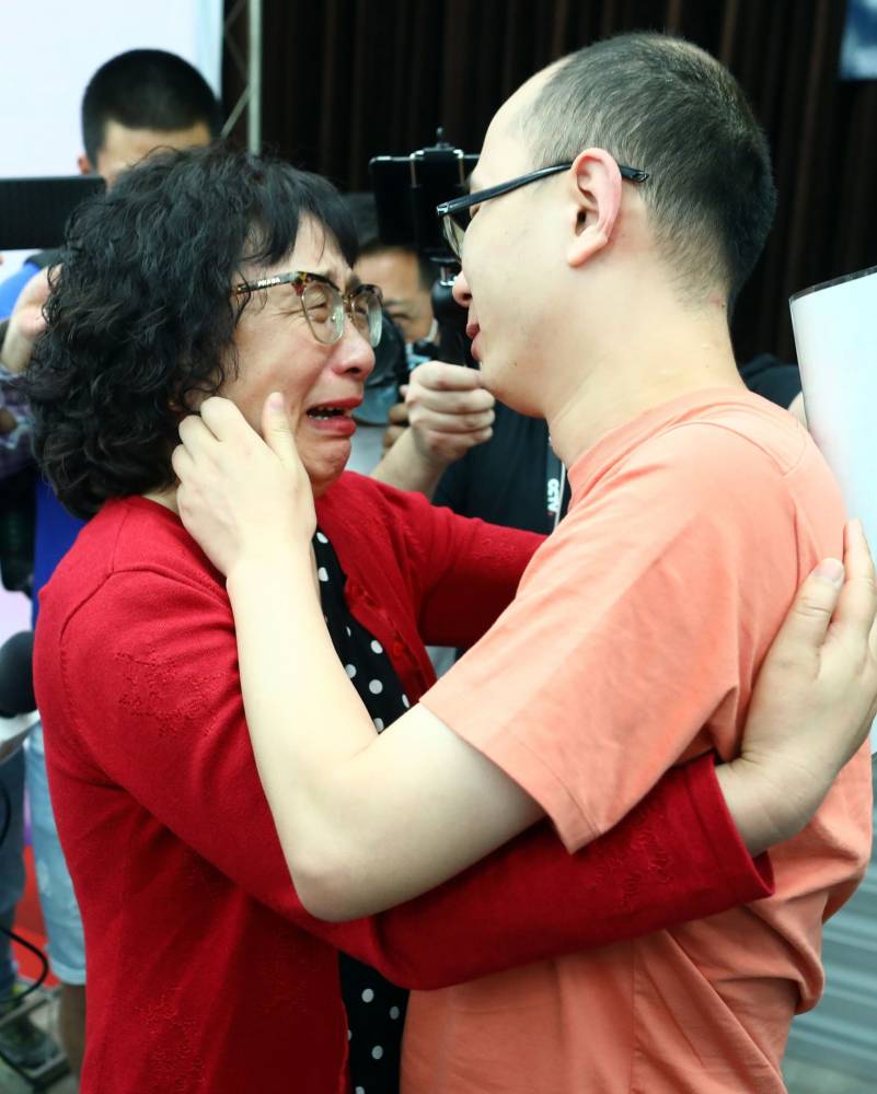 今年最特别的母亲节礼物！失踪了32年的儿子终于找到了！